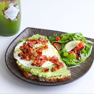 B-egg-con